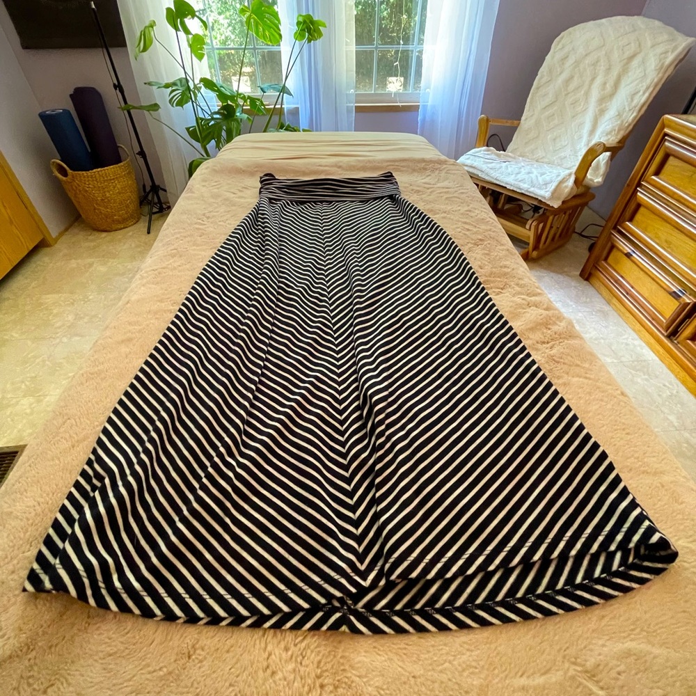 EUC Old Navy Maternity Skirt